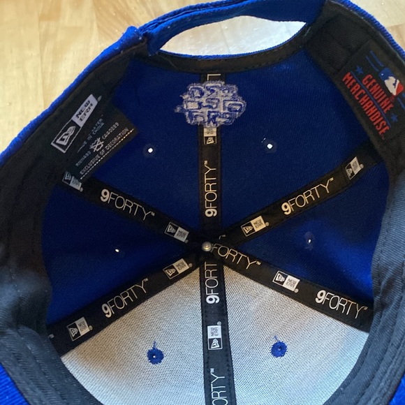 Lollapalooza 2016 World Series New Era embroidered Chicago Cubs bear w/ guitar - Picture 8 of 9